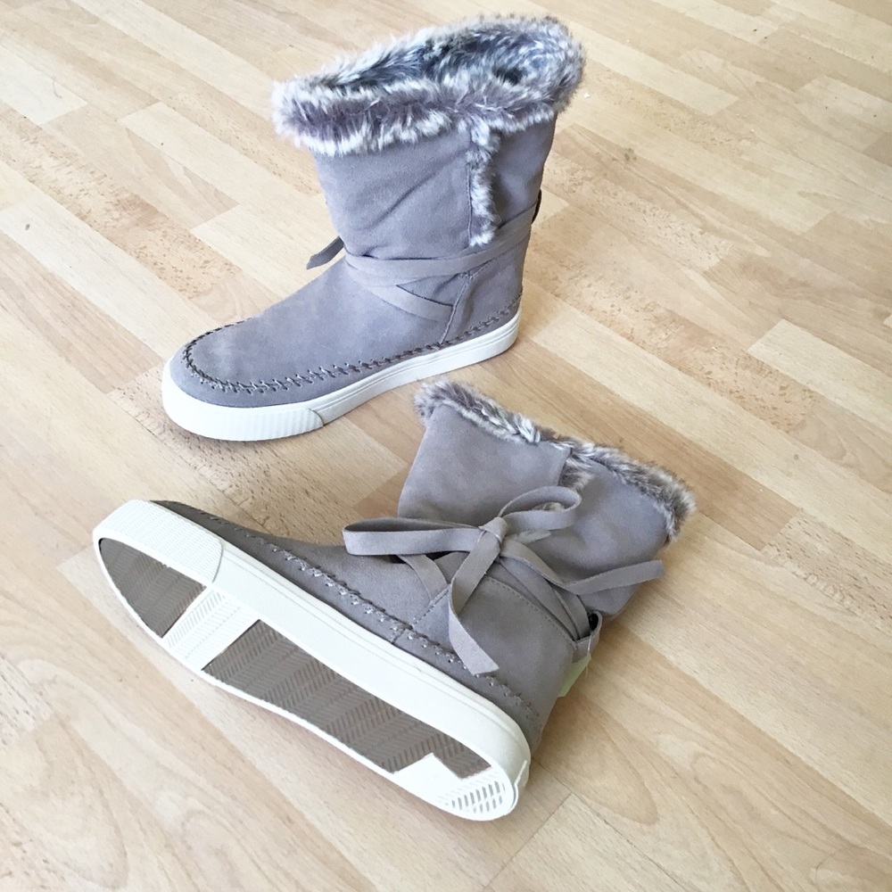 TOMS Vista Faux Fur-lined Waterproof Suede Boots - Picture 2 of 8